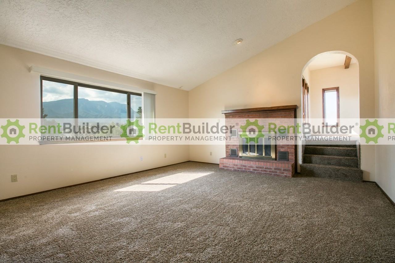 10 Aspen Rd - Photo 5 of 25