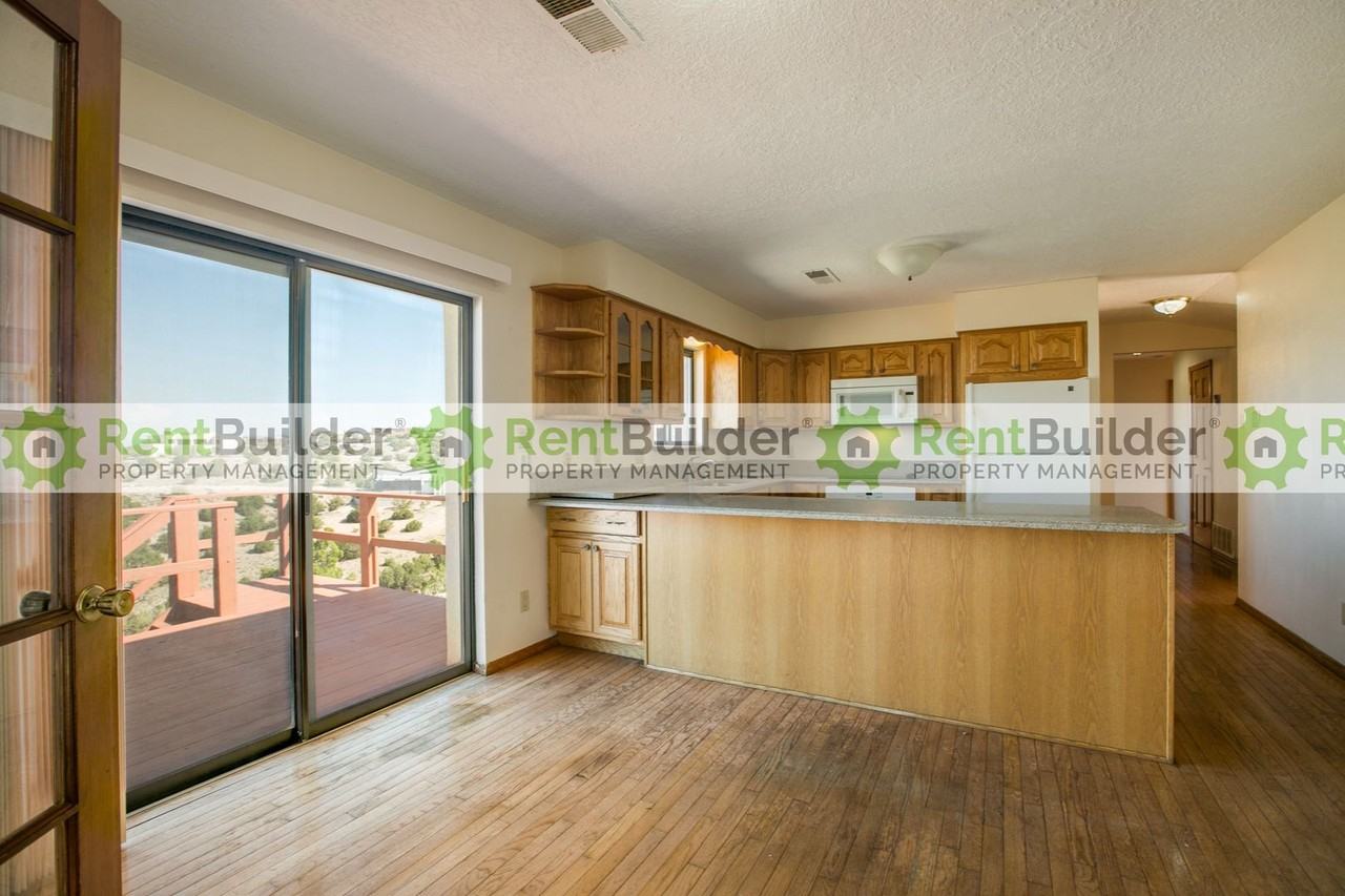 10 Aspen Rd - Photo 7 of 25