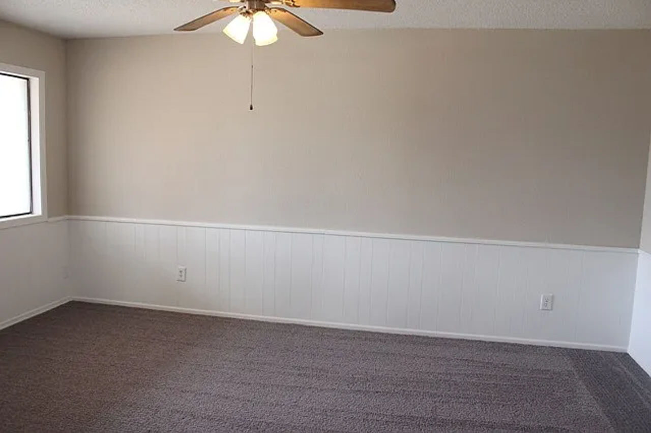 3161 S Bunker Hl - Photo 3 of 14