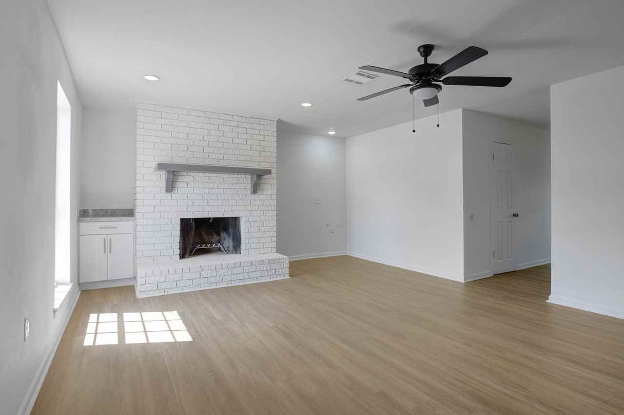 109 Courtney Dr - Photo 3 of 16