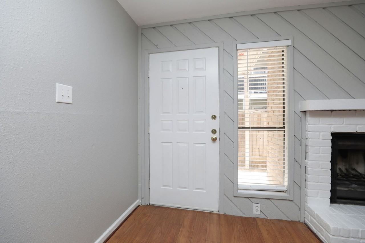 2100 Wilcrest Dr - Photo 3 of 39