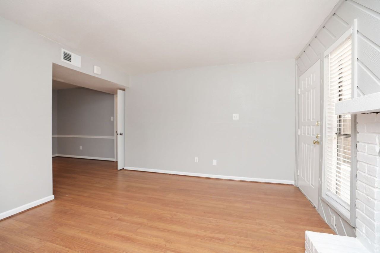 2100 Wilcrest Dr - Photo 6 of 39