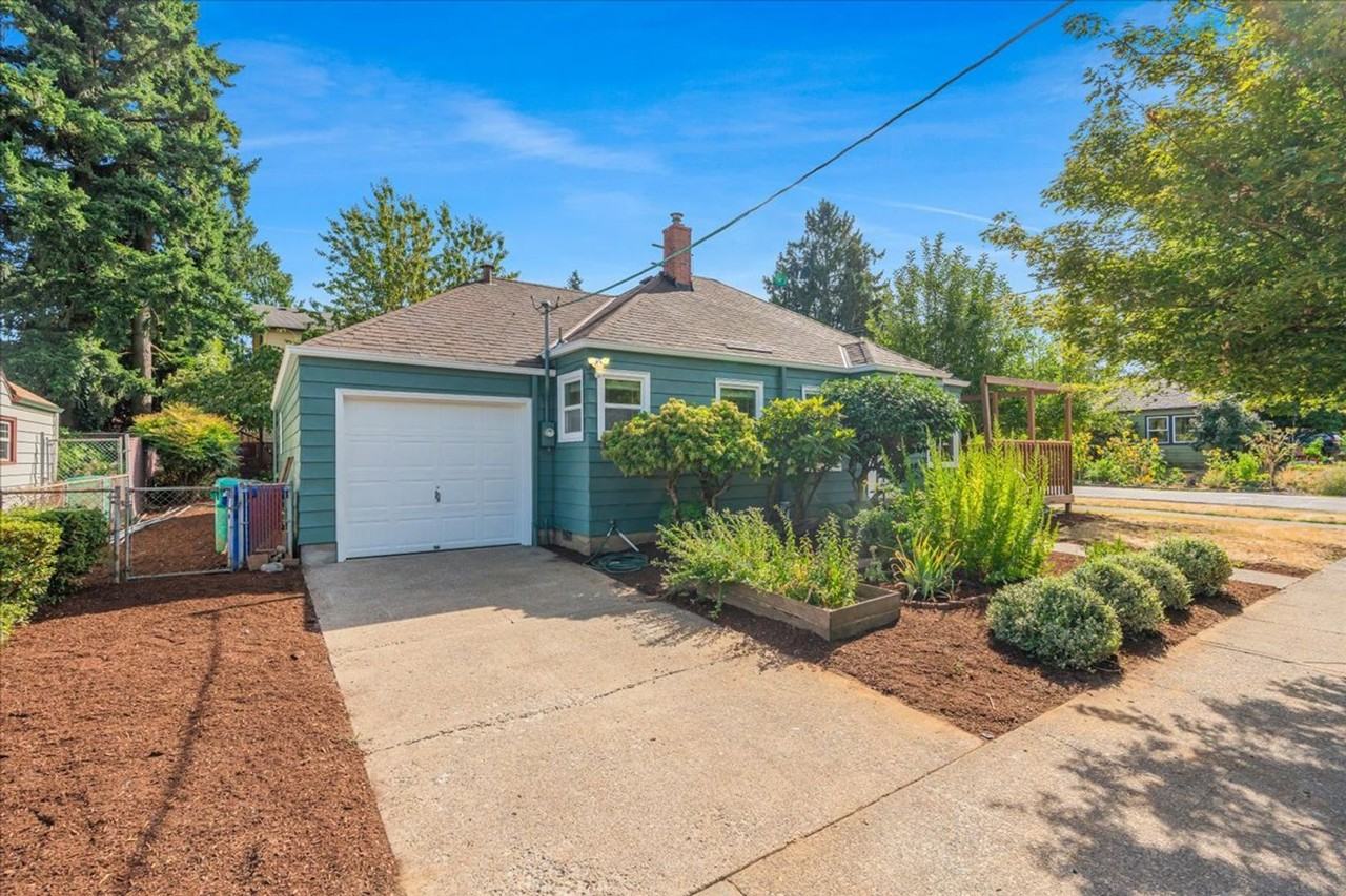 8604 Se Yamhill St - Photo 2 of 26