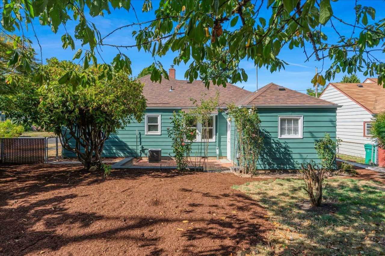 8604 Se Yamhill St - Photo 4 of 26