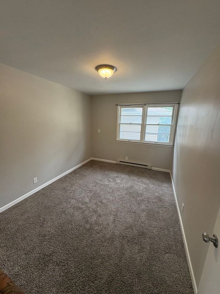 322 W Seerley Blvd - Photo 4 of 6