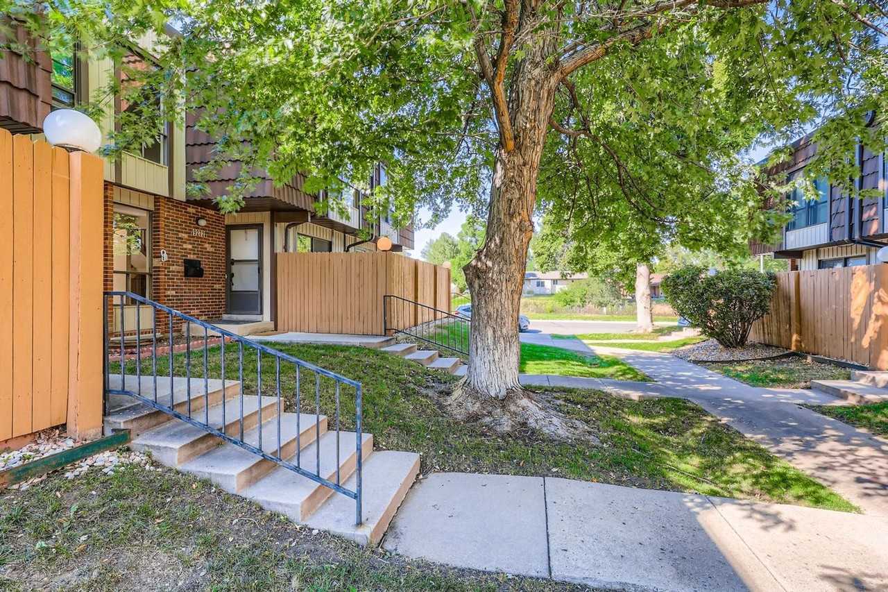 9272 W Utah Ave - Photo 2 of 28