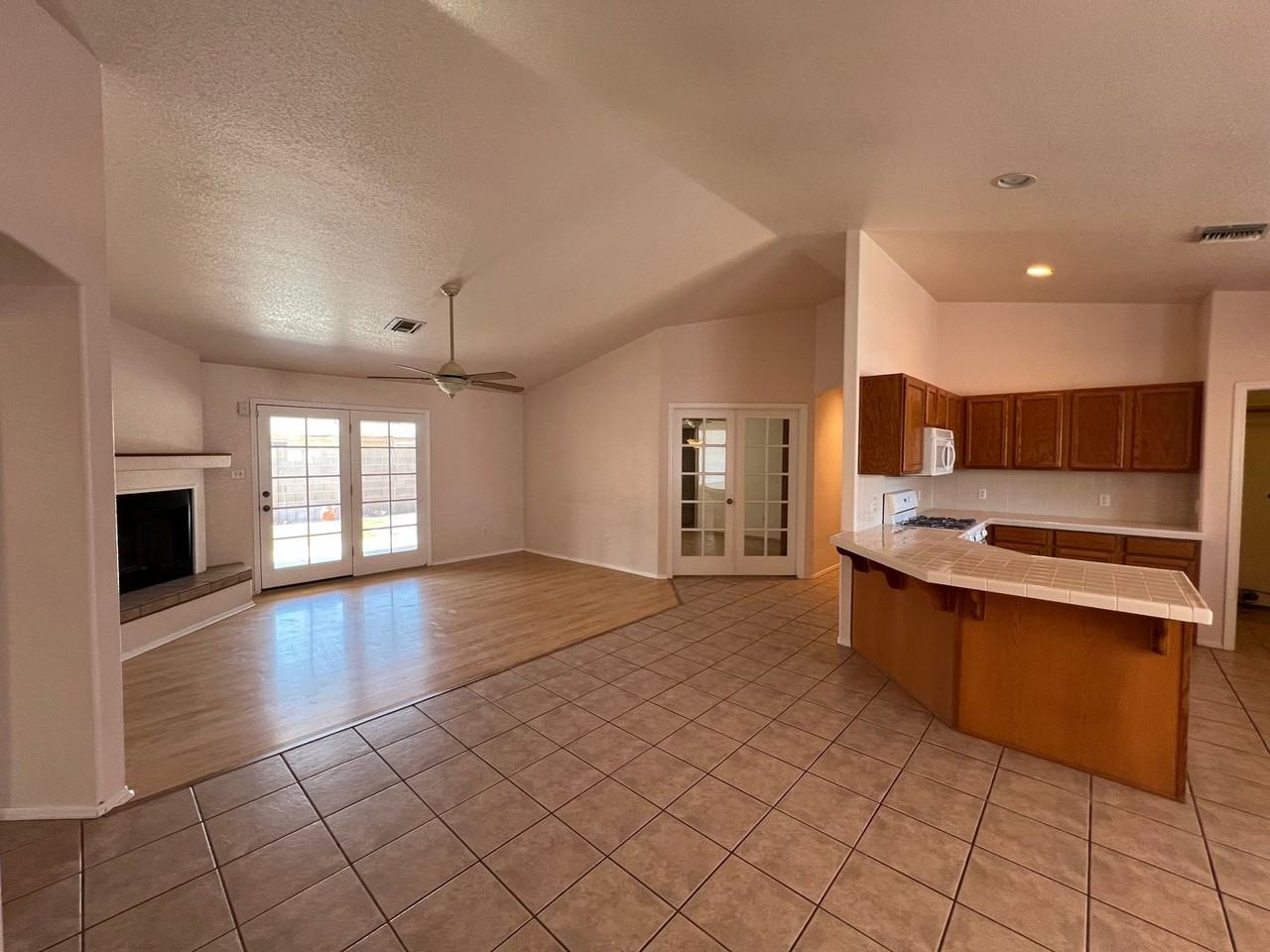 11147 E 27th St - Photo 2 of 33