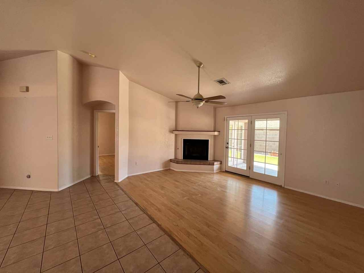 11147 E 27th St - Photo 3 of 33