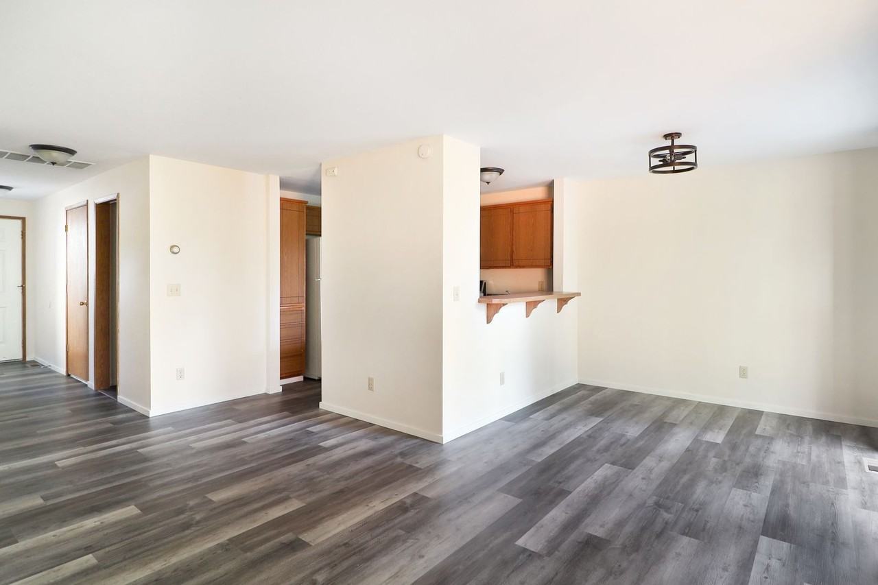 1025 Sw Kaleeton Loop #2 - Photo 2 of 15
