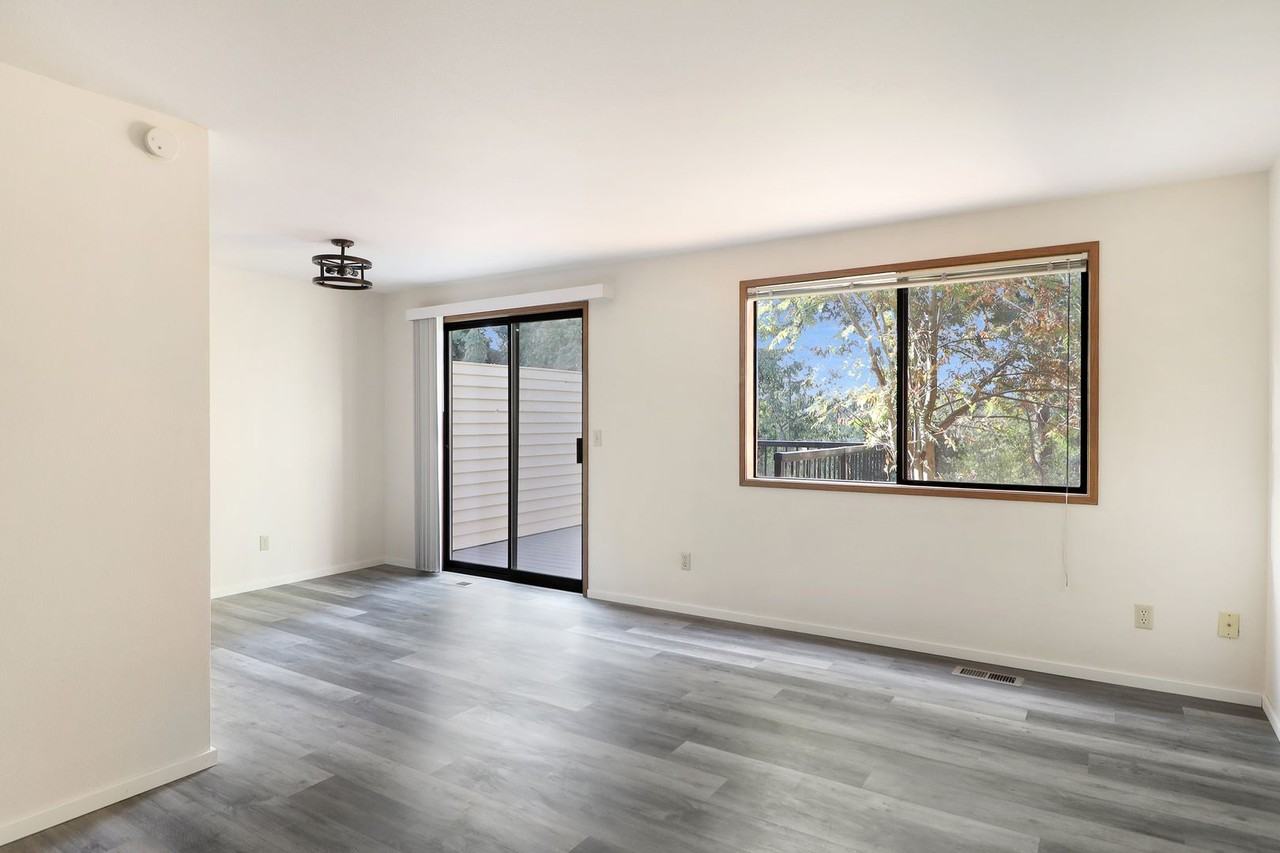 1025 Sw Kaleeton Loop #2 - Photo 5 of 15