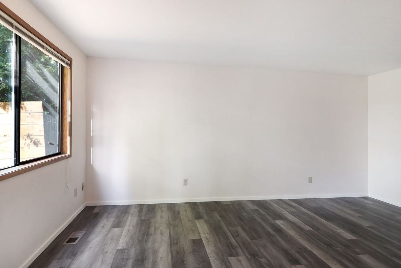 1025 Sw Kaleeton Loop #2 - Photo 6 of 15