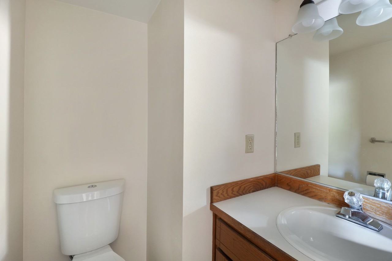 1025 Sw Kaleeton Loop #2 - Photo 7 of 15