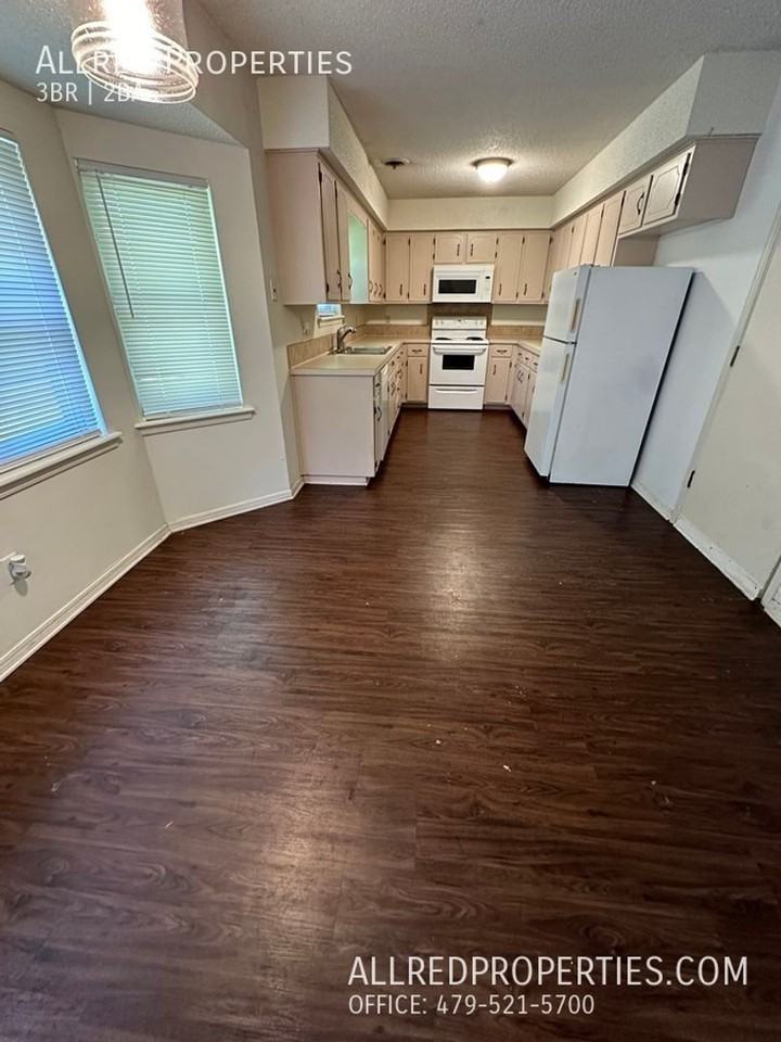 3203 E Cherokee Dr - Photo 6 of 16
