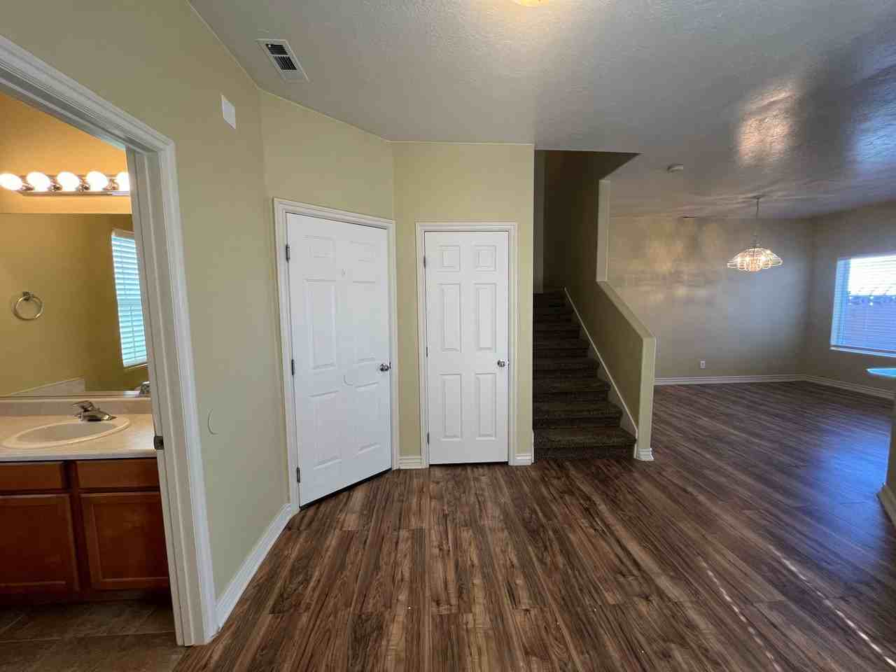 442 W 2530 N - Photo 2 of 20