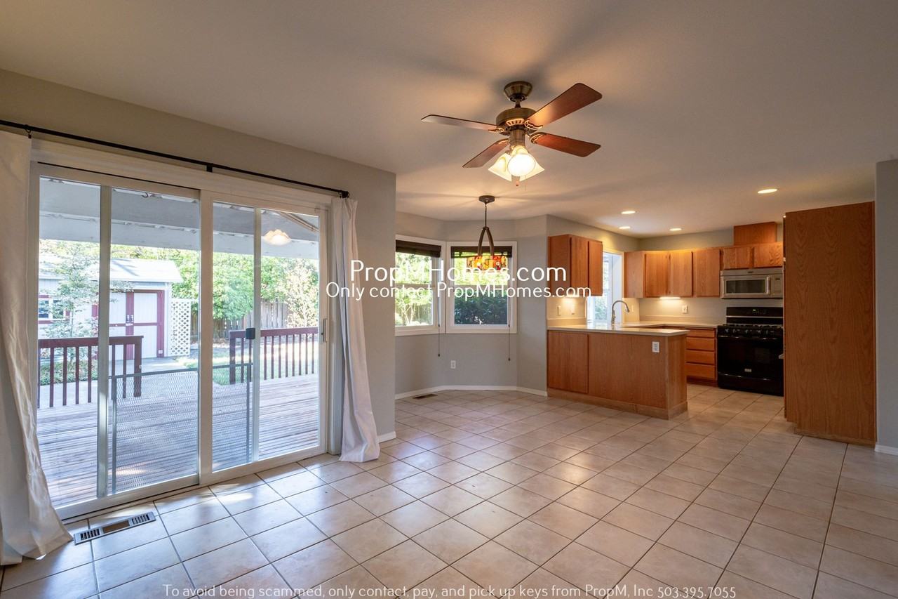 3929 Se 136th Ave - Photo 4 of 22