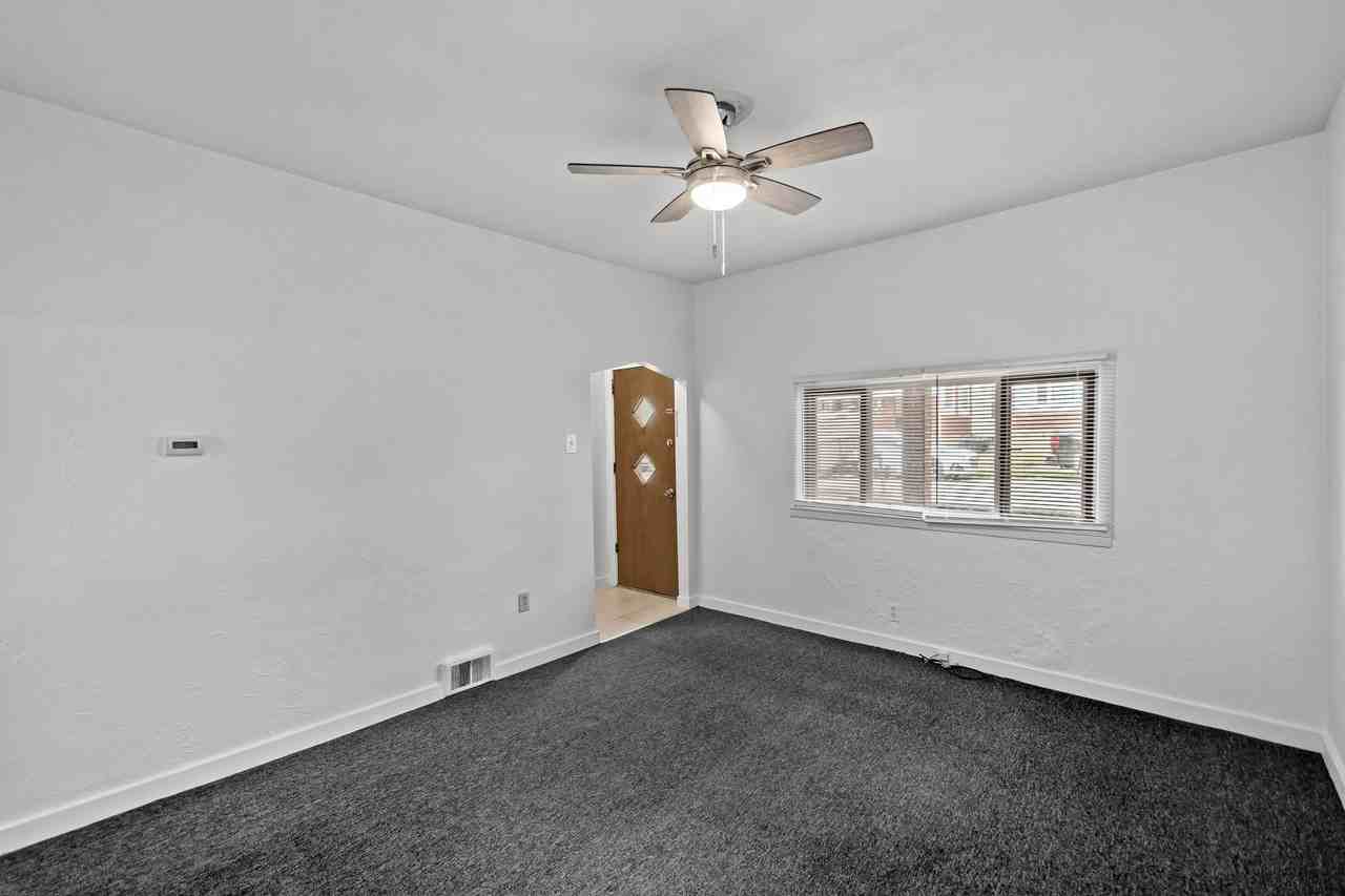 565 6th St - Photo 2 of 20