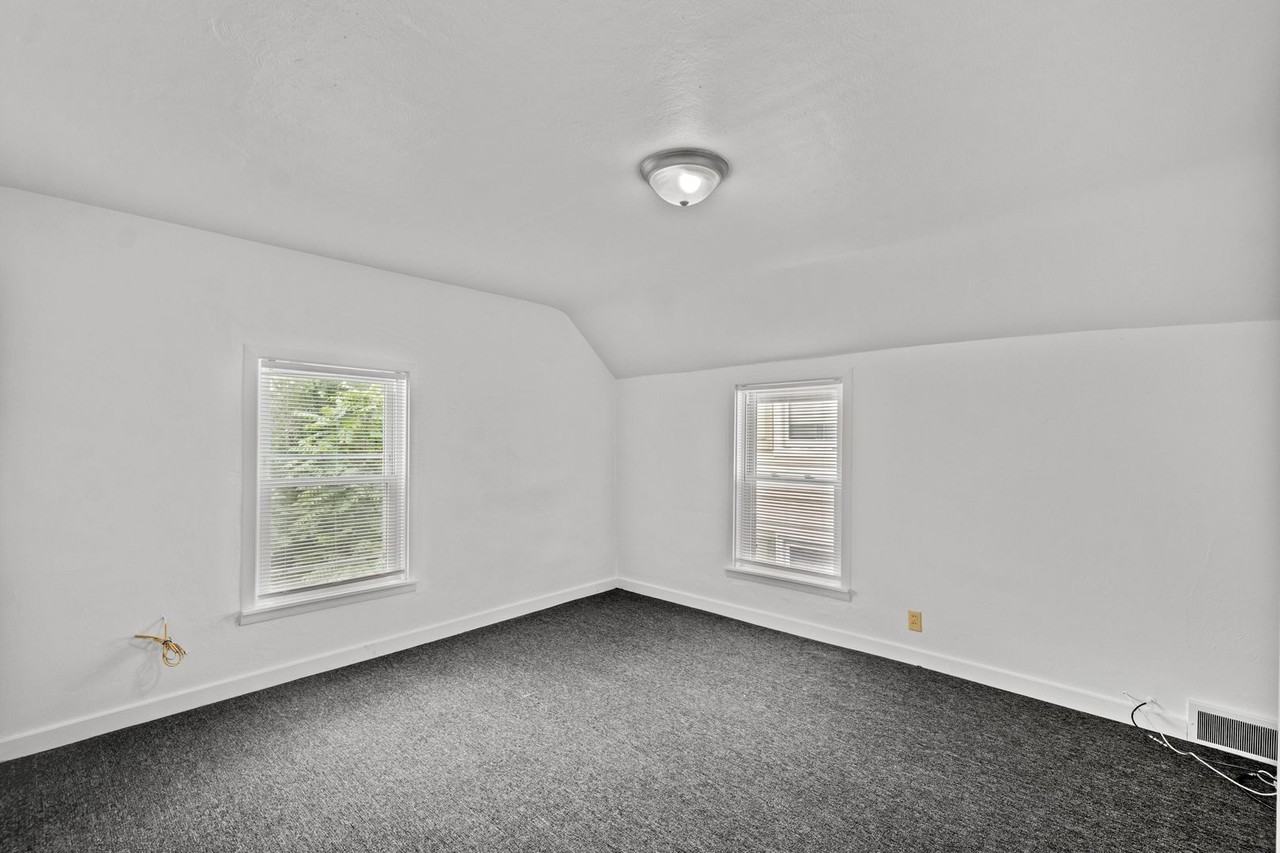 565 6th St - Photo 5 of 20