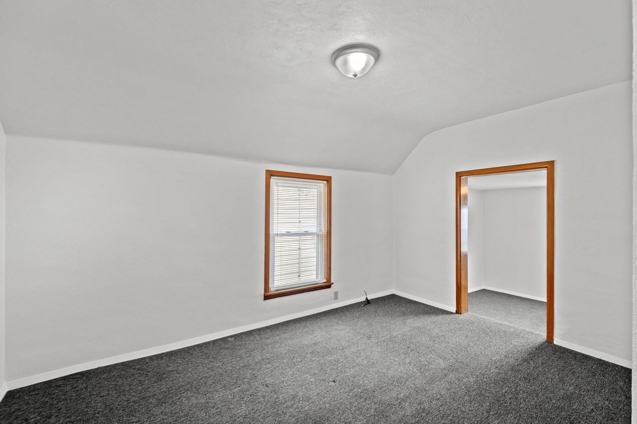 565 6th St - Photo 6 of 20