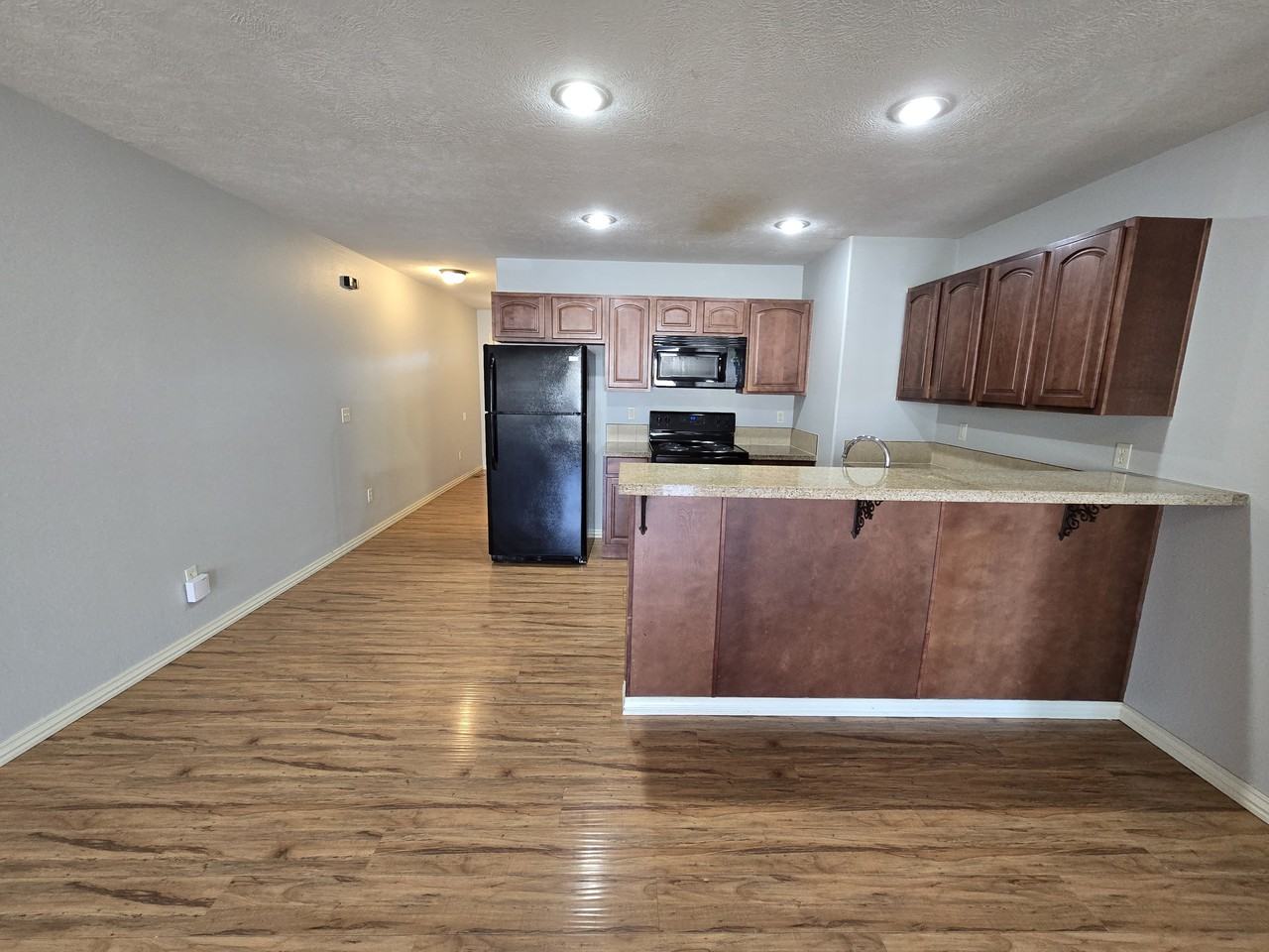 549 Welch St - Photo 2 of 17