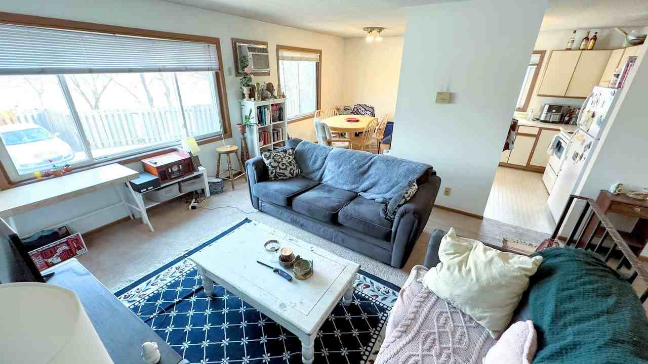 808 9th Ave Se - Photo 3 of 18