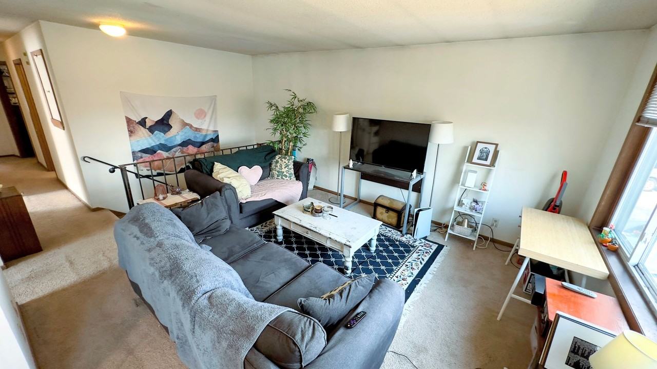 808 9th Ave Se - Photo 5 of 18