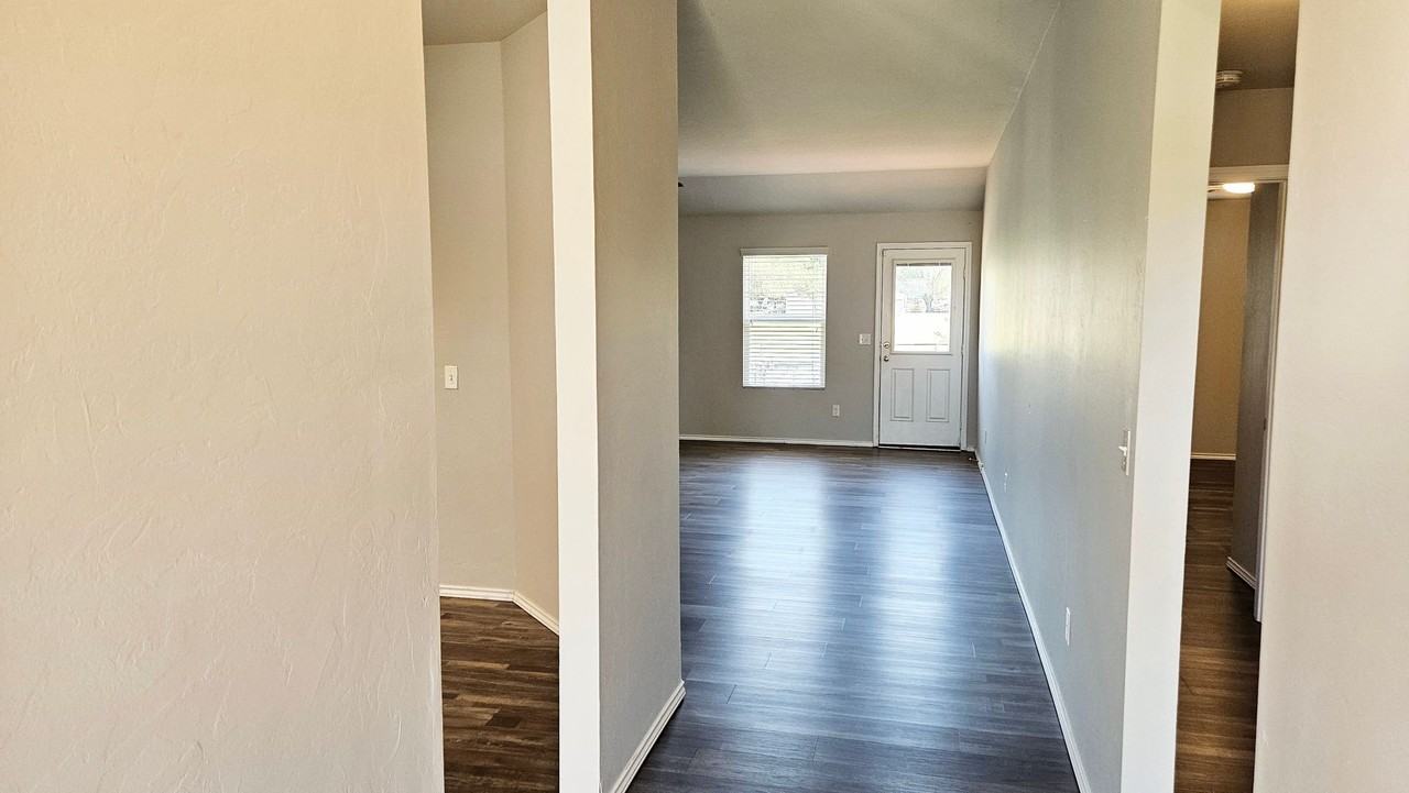 3305 Se 95th St - Photo 3 of 30