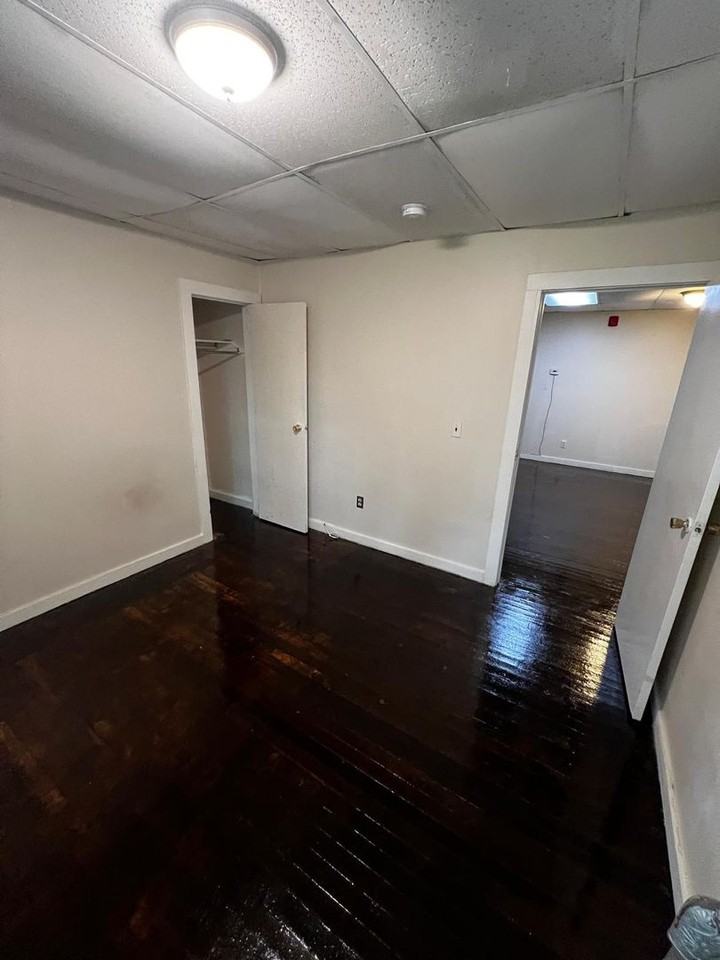 40 Perrine Avenue - Photo 6 of 26