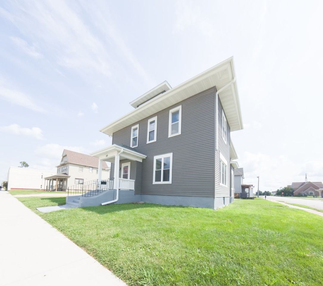 212 W State St - Photo 3 of 5