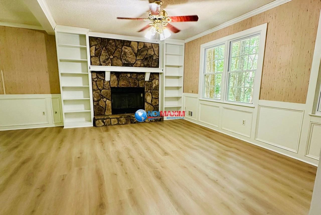 2654 Forest Glen Drive Northeast - Photo 3 of 18