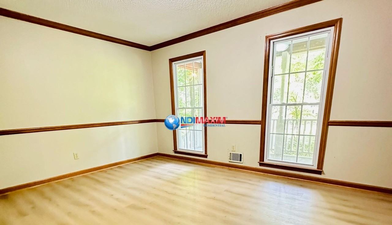 2654 Forest Glen Drive Northeast - Photo 5 of 18