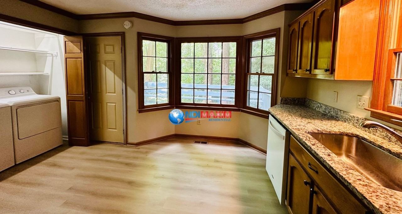 2654 Forest Glen Drive Northeast - Photo 7 of 18