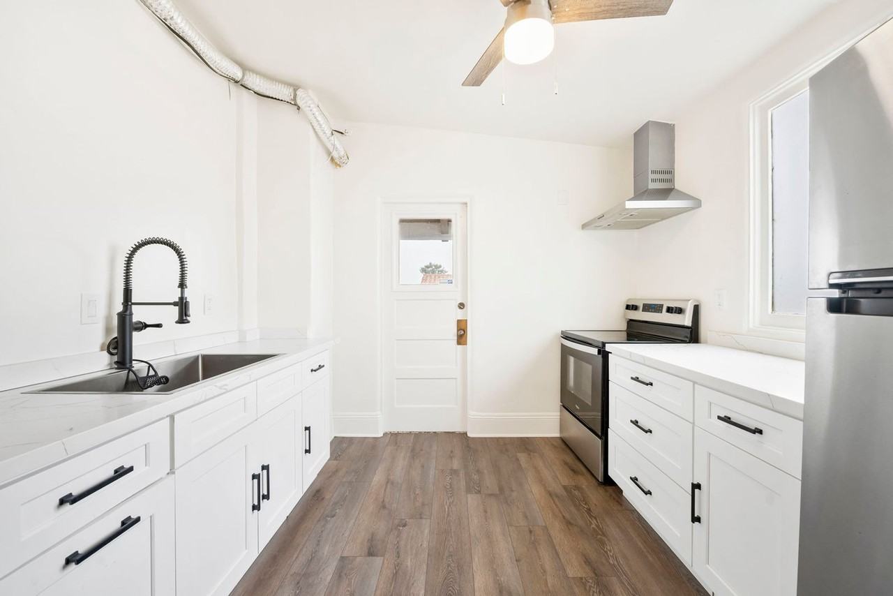 6106 Paseo Delicias - Photo 4 of 23