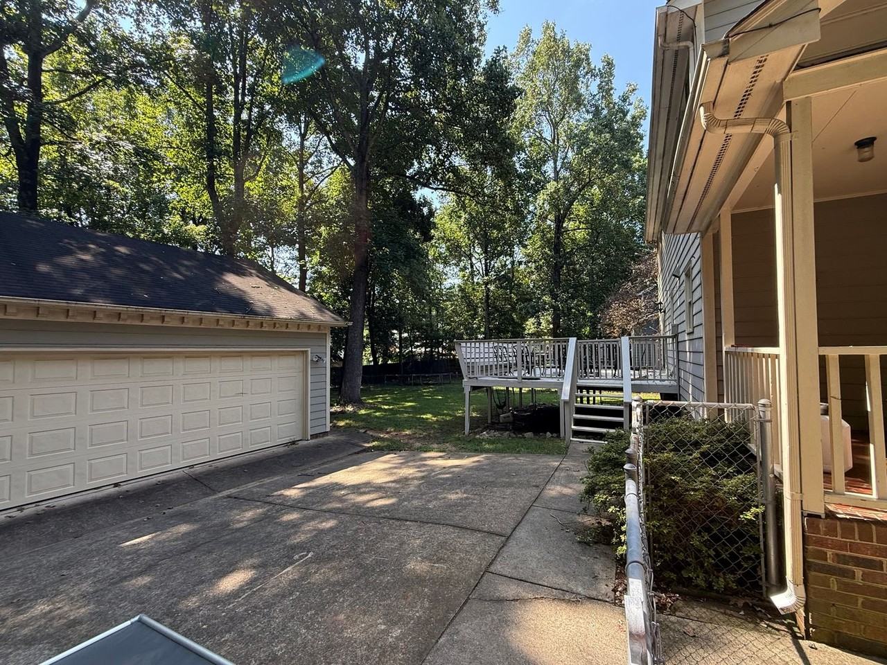 2015 Warwickshire Dr - Photo 2 of 25