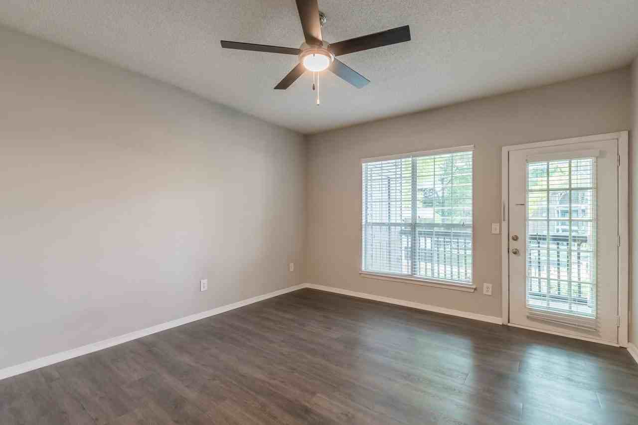 Axial Buckhead - Photo 3 of 29