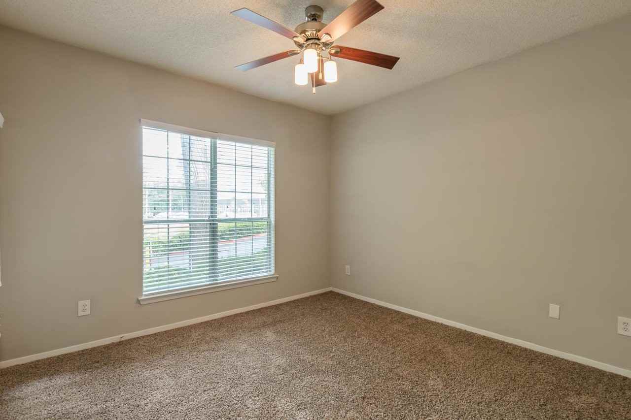 Axial Buckhead - Photo 4 of 29