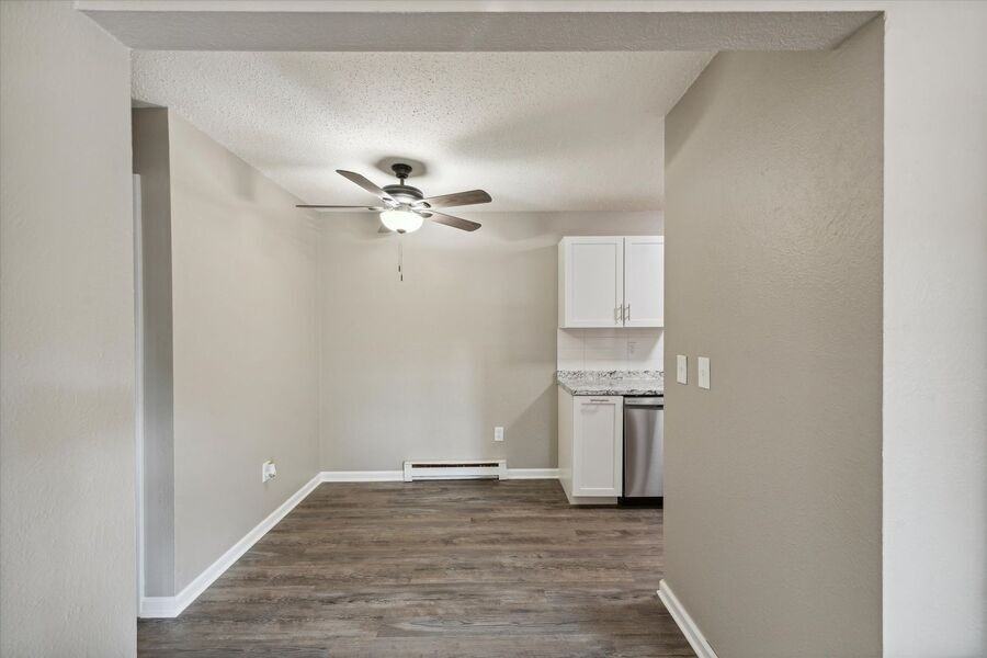 4013 Harvest Ln - Photo 3 of 8