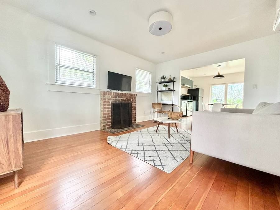 2319 Fargo Street - Photo 4 of 24