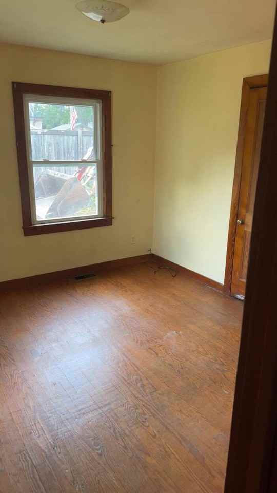 804 W 1st St - Photo 2 of 20