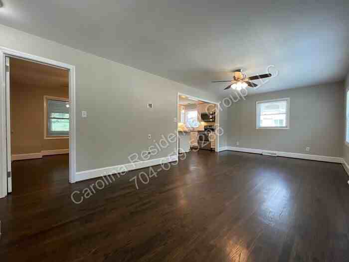 2014 Eastway Dr - Photo 2 of 18
