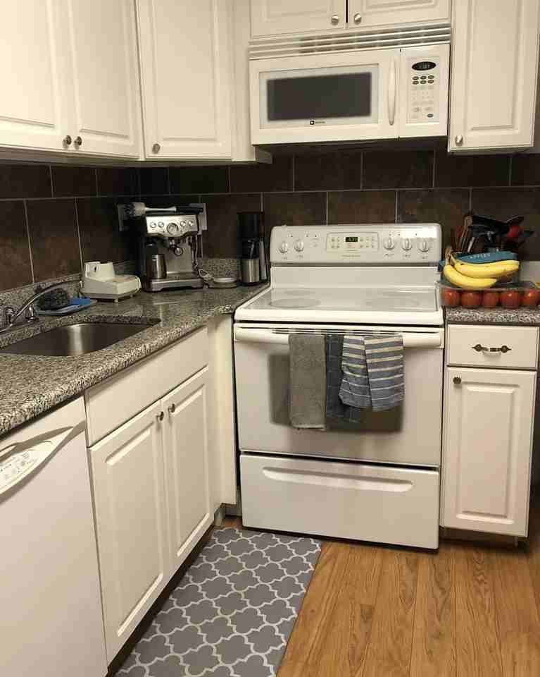 160 Roxborough Ave #NA - Photo 7 of 9