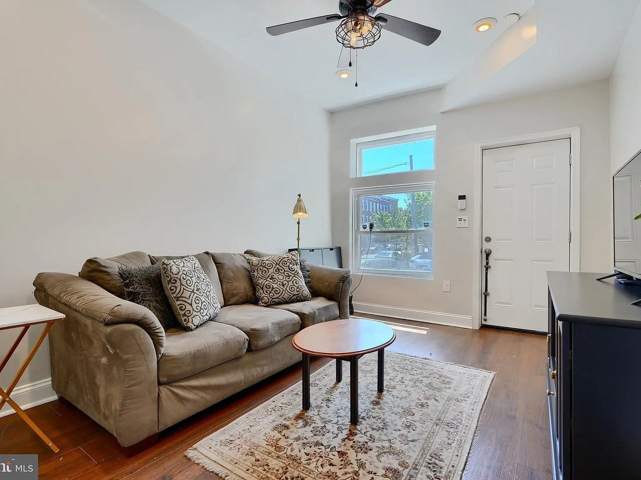 2242 E Fairmount Ave #2242 - Photo 3 of 35