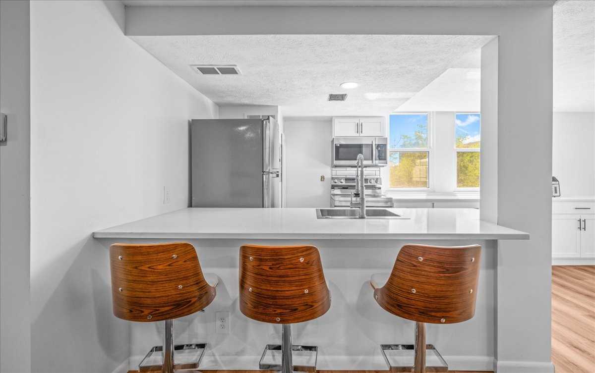 120 S 38th Ave #36 - Photo 4 of 19