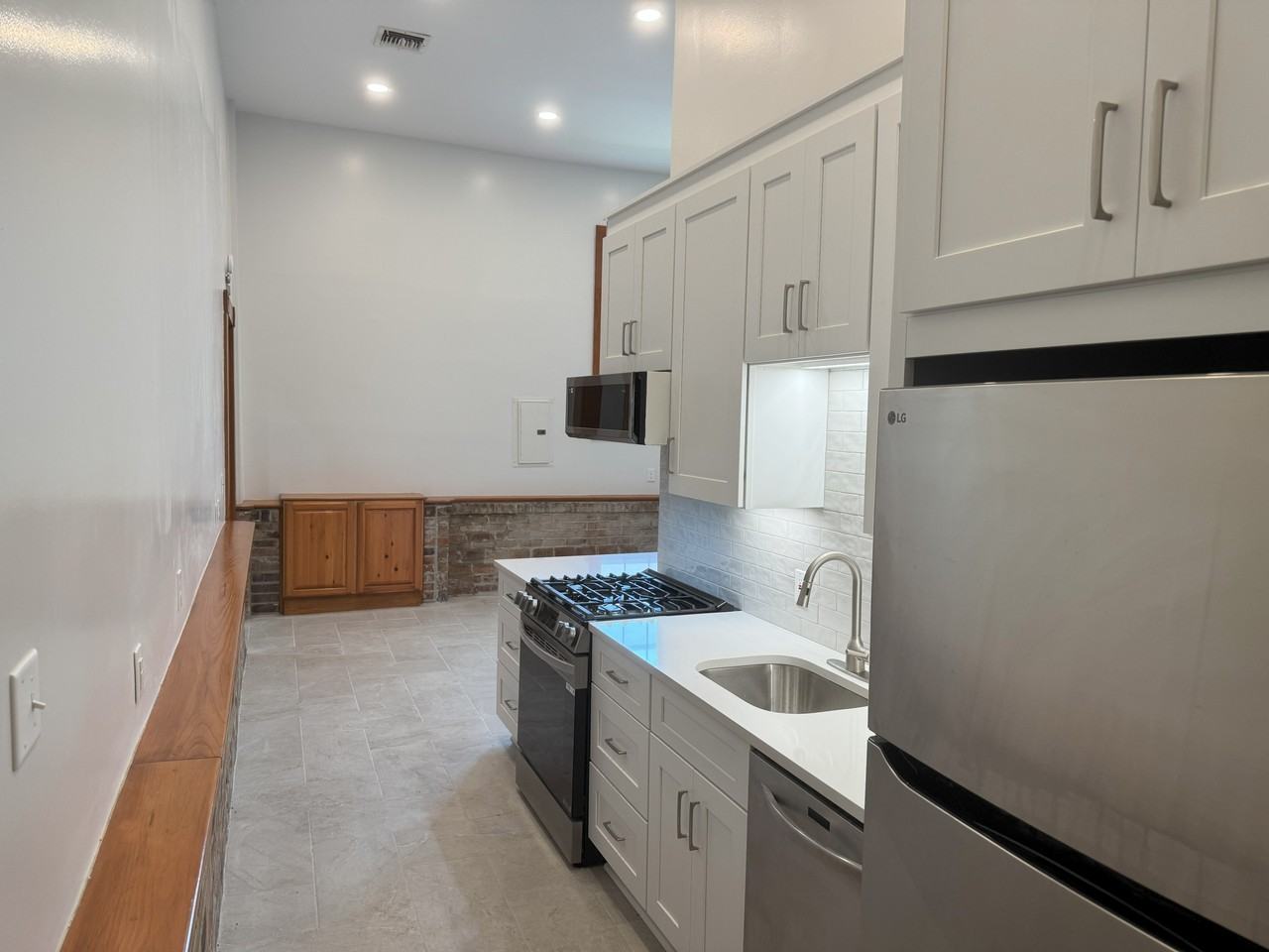 2039 Valence St #2039 - Photo 2 of 15