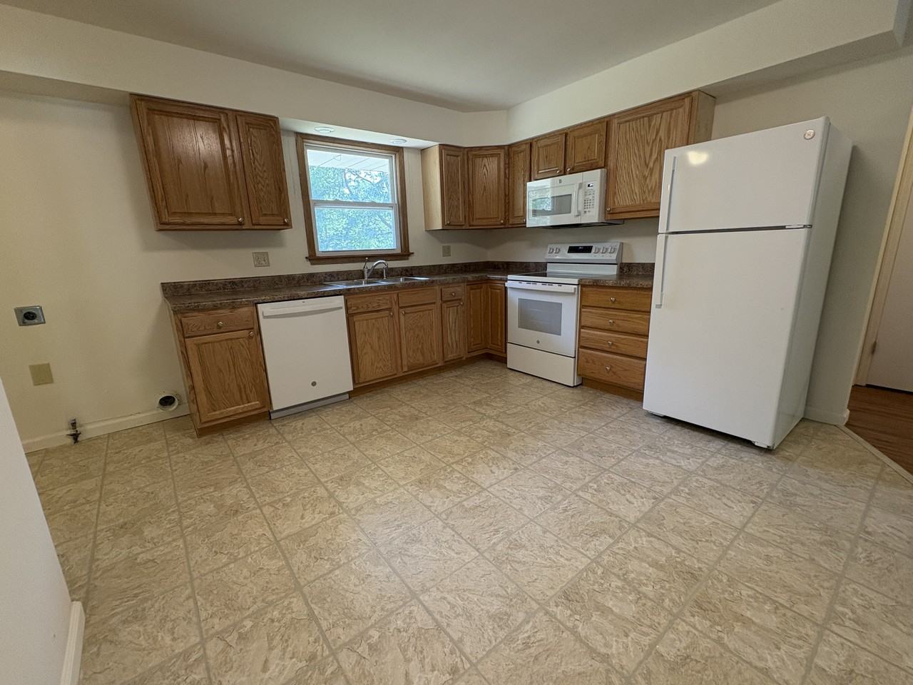 1003 E Mchenry St #NA - Photo 5 of 10