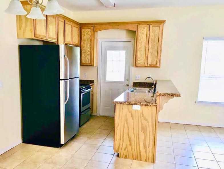 2810 West Phoenix Street #NA - Photo 3 of 10