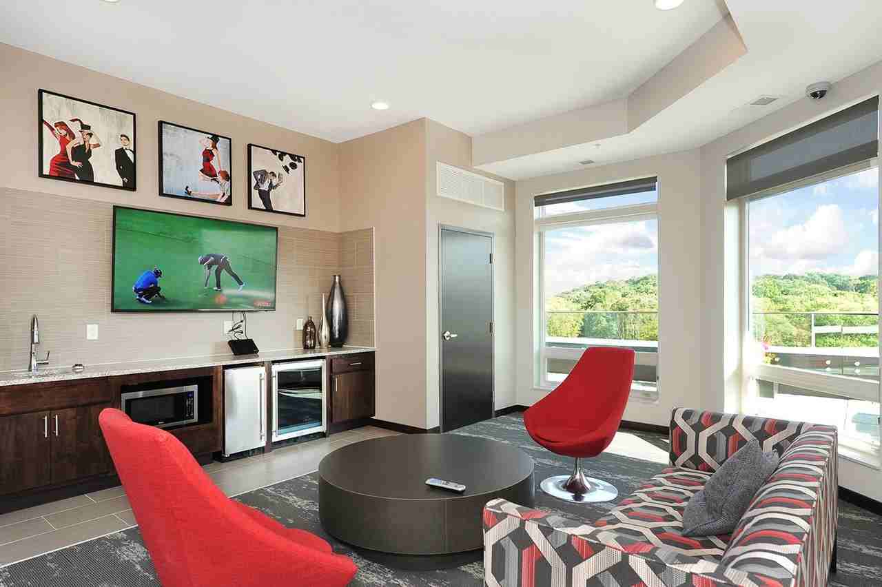 Red44 Luxury Apartments | Specials Available - Photo 7 of 50