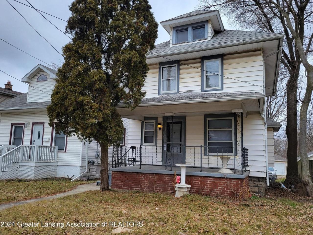 209 E Mount Hope Ave - Photo 2 of 10