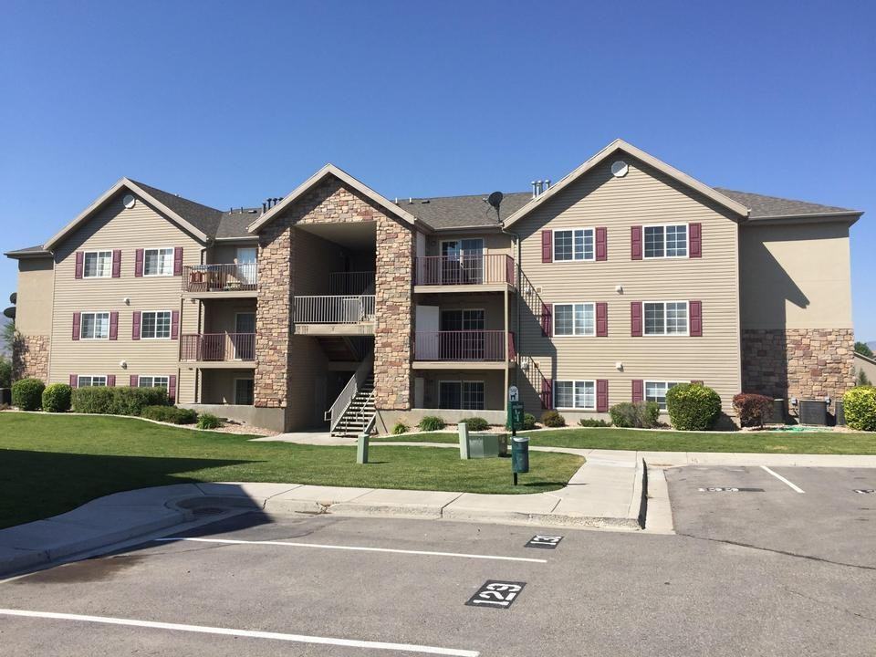 139 W Ridge Rd - Photo 3 of 13