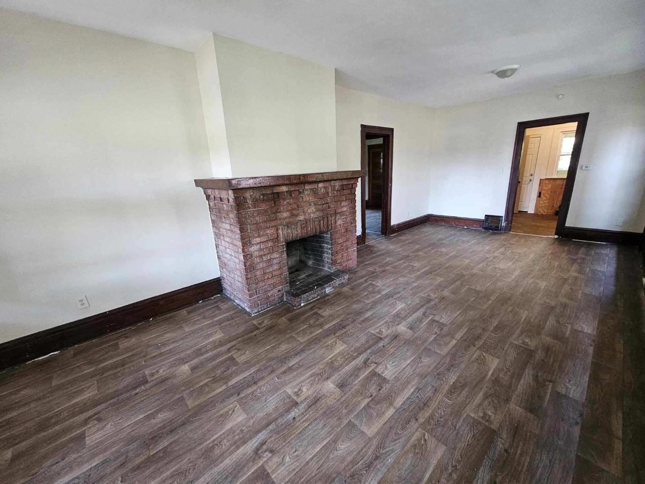 576 Blaine Ave - Photo 4 of 8