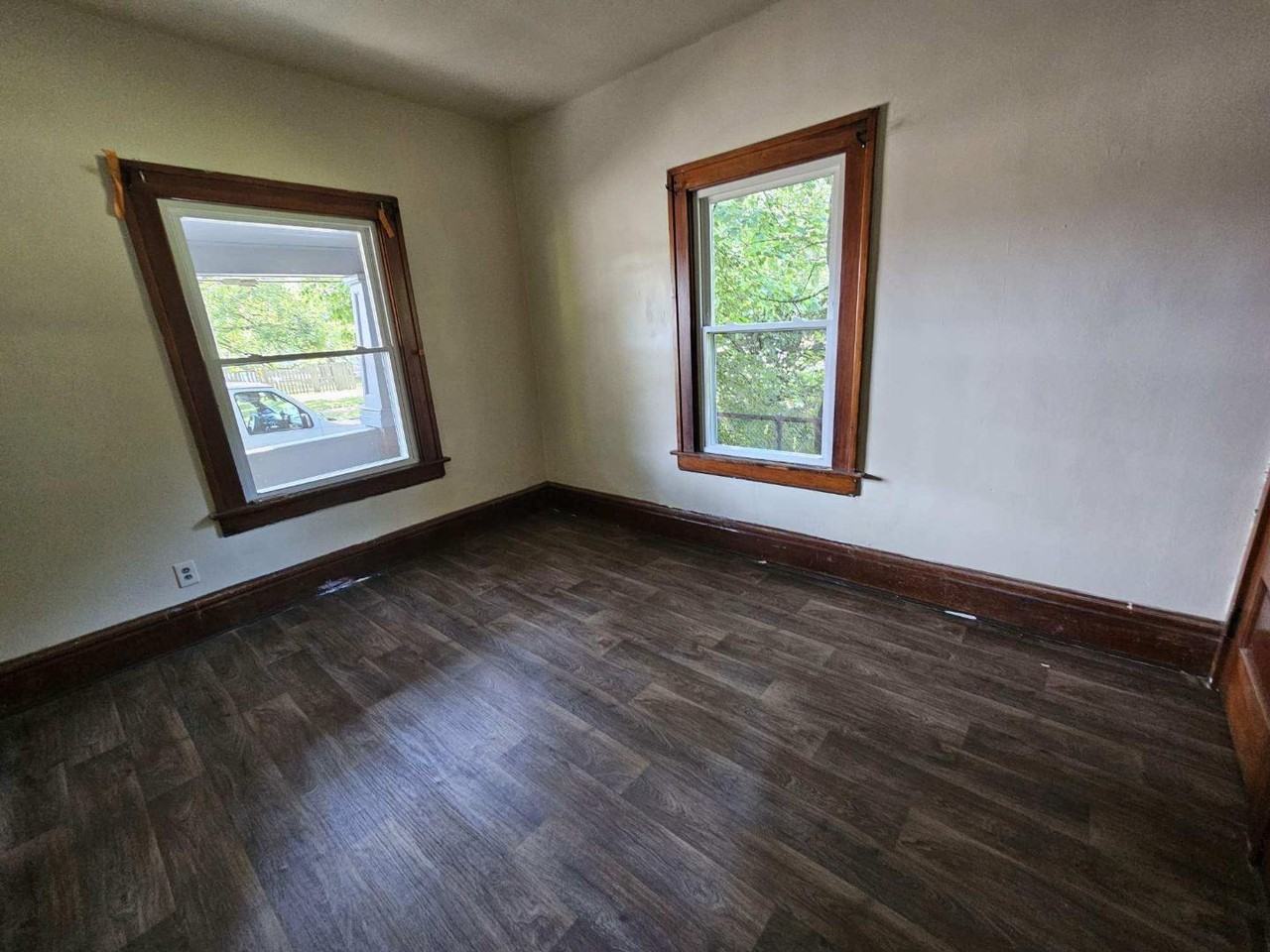 576 Blaine Ave - Photo 6 of 8